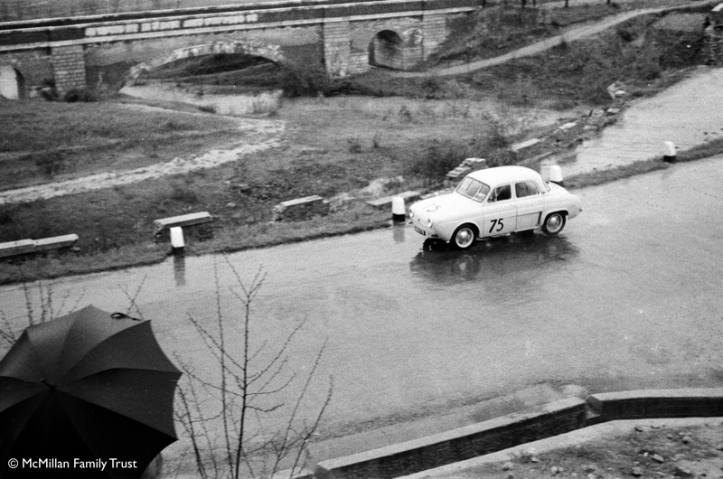 Car 75 Renault Dauphine