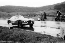 Fiat 8V with background crowd